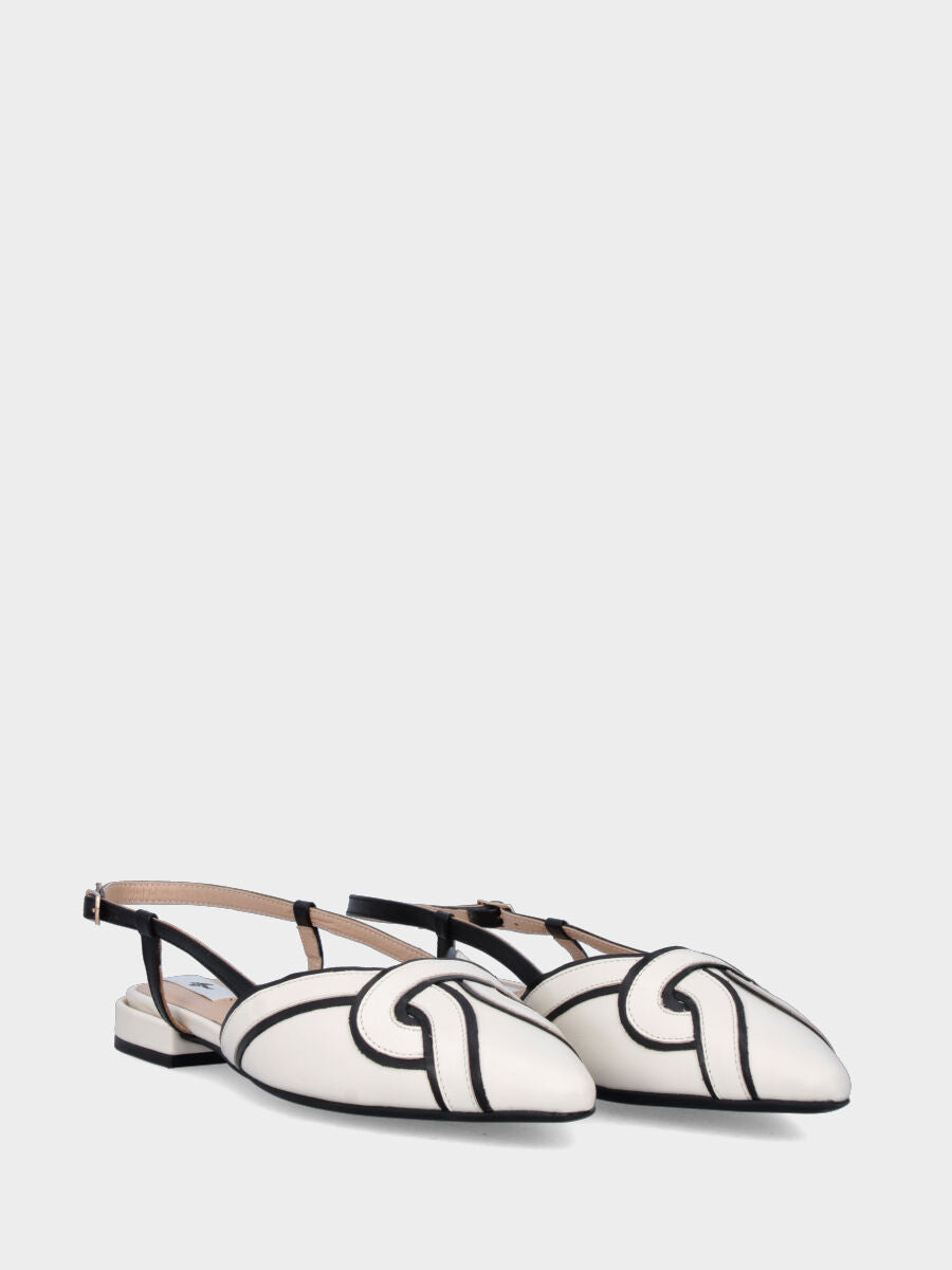 Slingback in nappa bianco latte con profili neri e cinturini arcuati