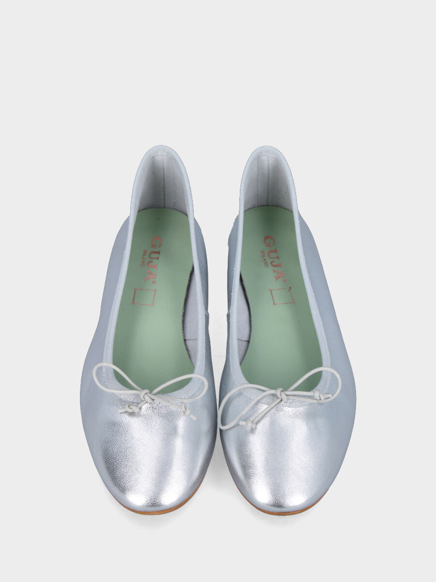 Ballerina in nappa argento con fiocchetto e suola in gomma