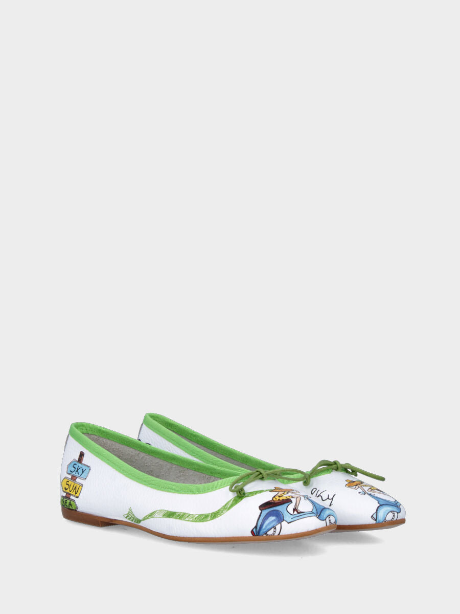 Ballerina in nappa bianca con fiocchetto verde e disegni sulla tomaia