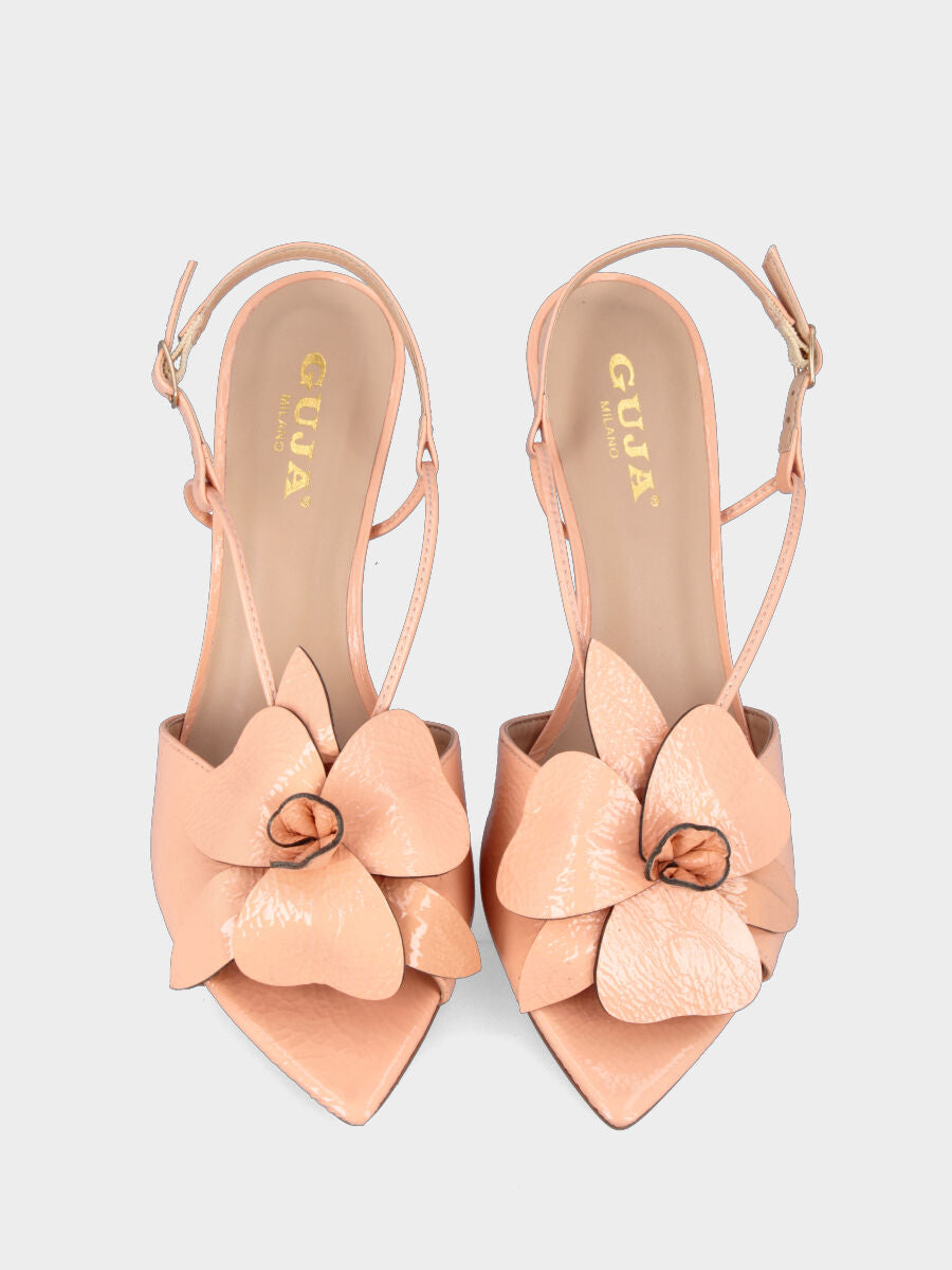 Sandalo in naplak nude con fiore ornamentale e tacco a coda