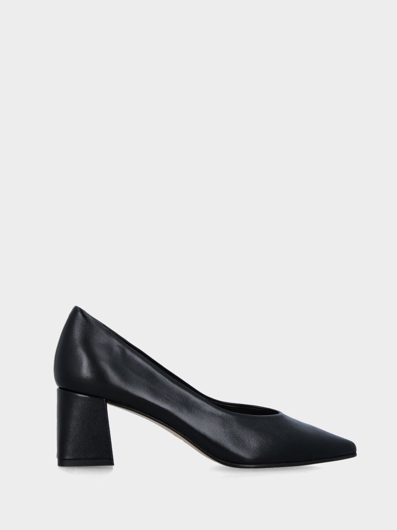 Décolleté in nappa nera con tacco 60 mm e scollo rivoltato