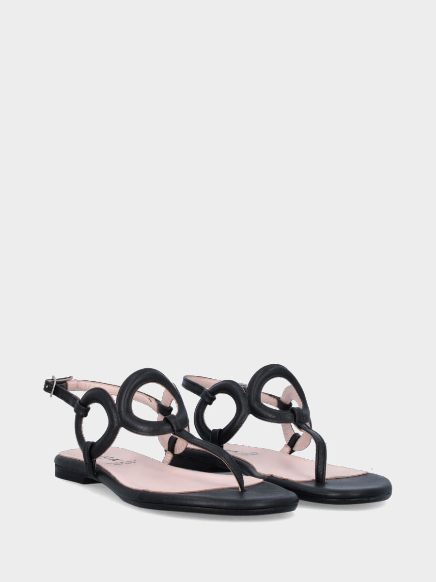 Sandalo infradito in nappa nera con cerchi decorativi