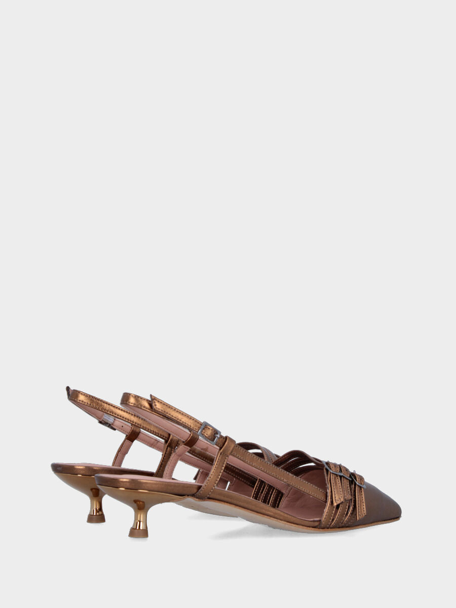 Slingback in laminato bronzo con tre cinturini e tacco a calice
