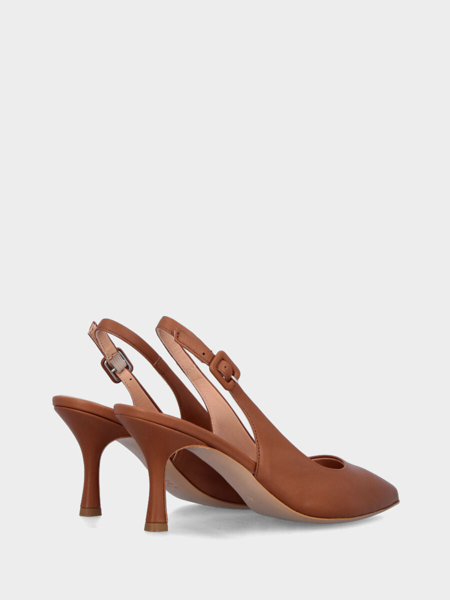 Slingback in nappa color cuoio con tomaia cucita e rivoltata