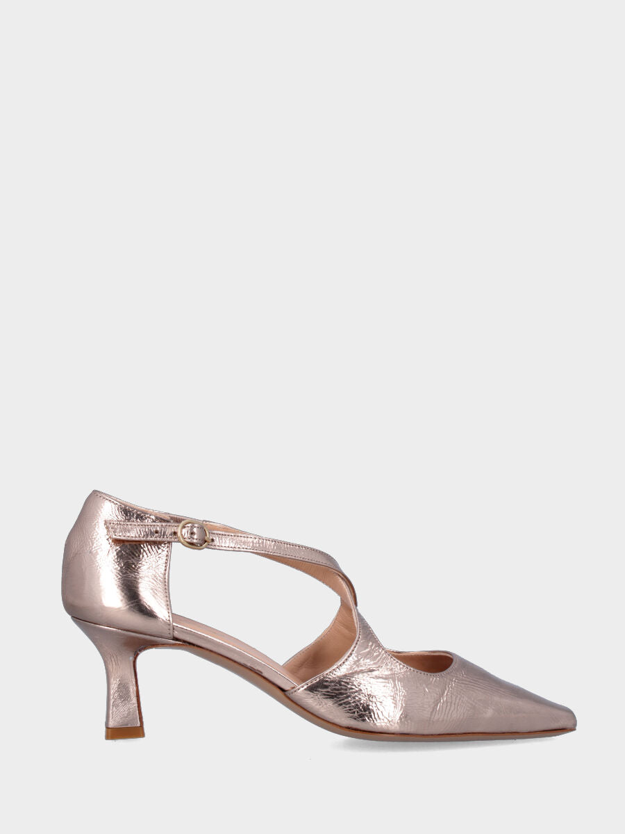 Slingback in laminato rame con cinturini incrociati e tacco calice