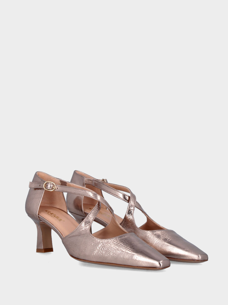Slingback in laminato rame con cinturini incrociati e tacco calice