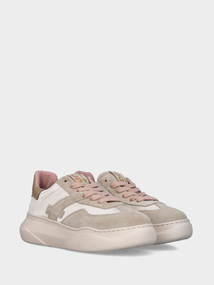 Sneaker in vitello beige con toppone laminato platino e suola alta