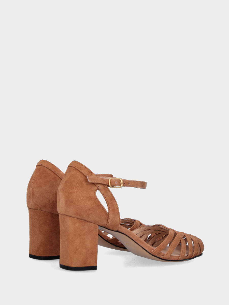 Escarpins en suède couleur camel avec lanières croisées et talon bloc