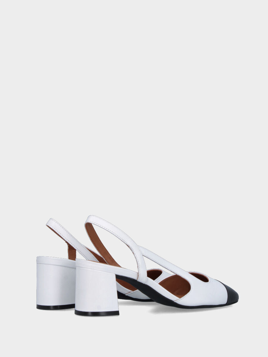 Slingback in vitello bicolore bianco e nero con scollo asimmetrico