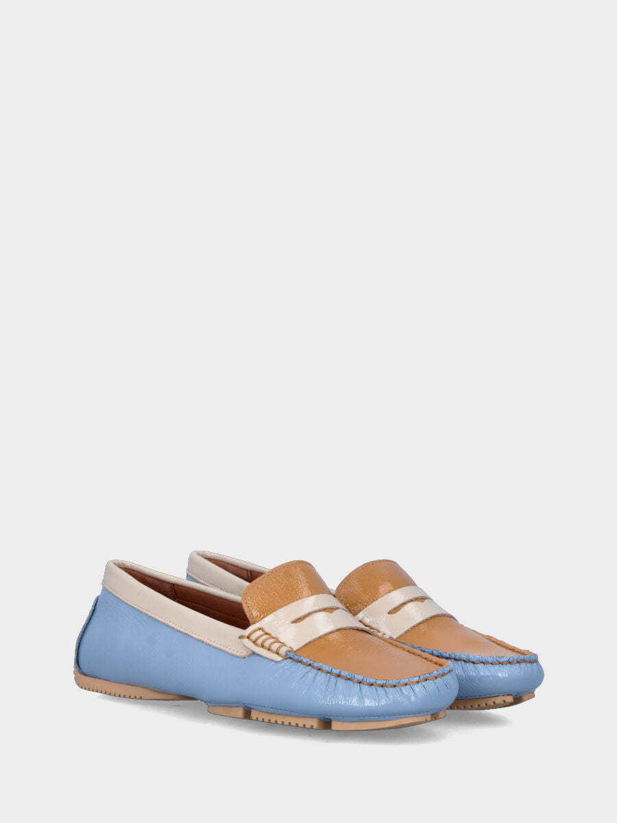 Mocassino in naplak multicolor celeste e beige con vaschetta cucita