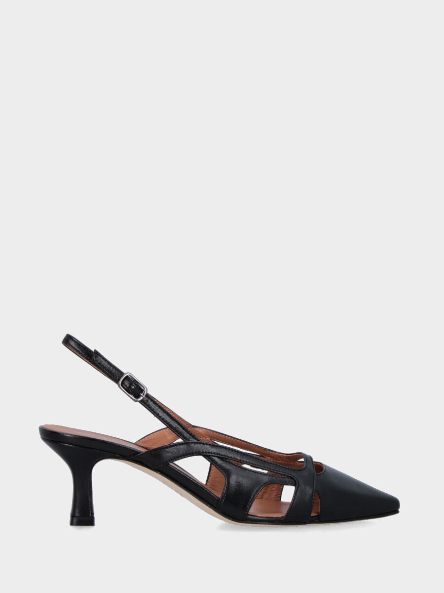 Slingback in nappa nera con tomaia sovrapposta e tacco a calice
