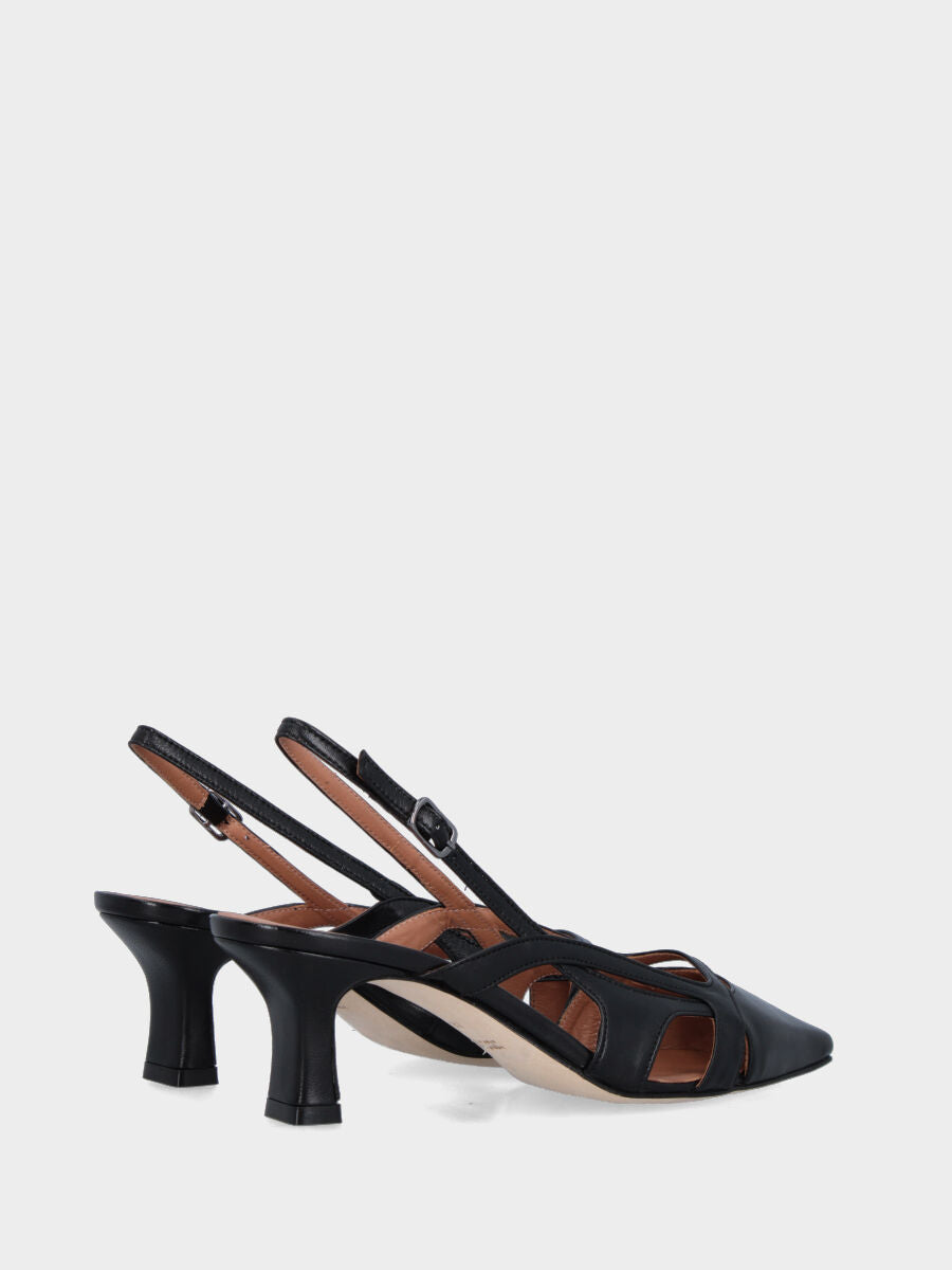Slingback in nappa nera con tomaia sovrapposta e tacco a calice