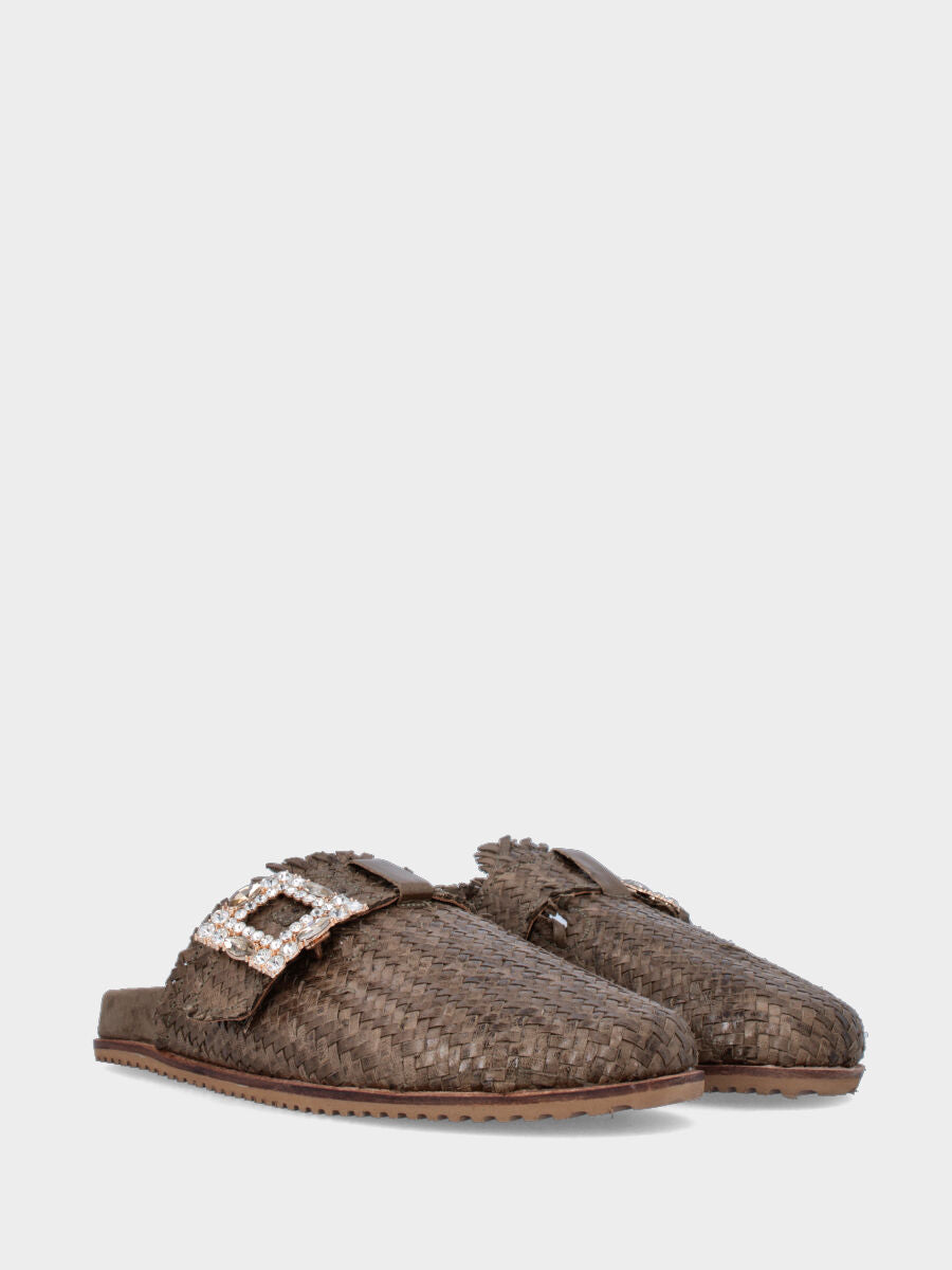 Sandalo monoblocco in vitello rosso con fascia ripiegata