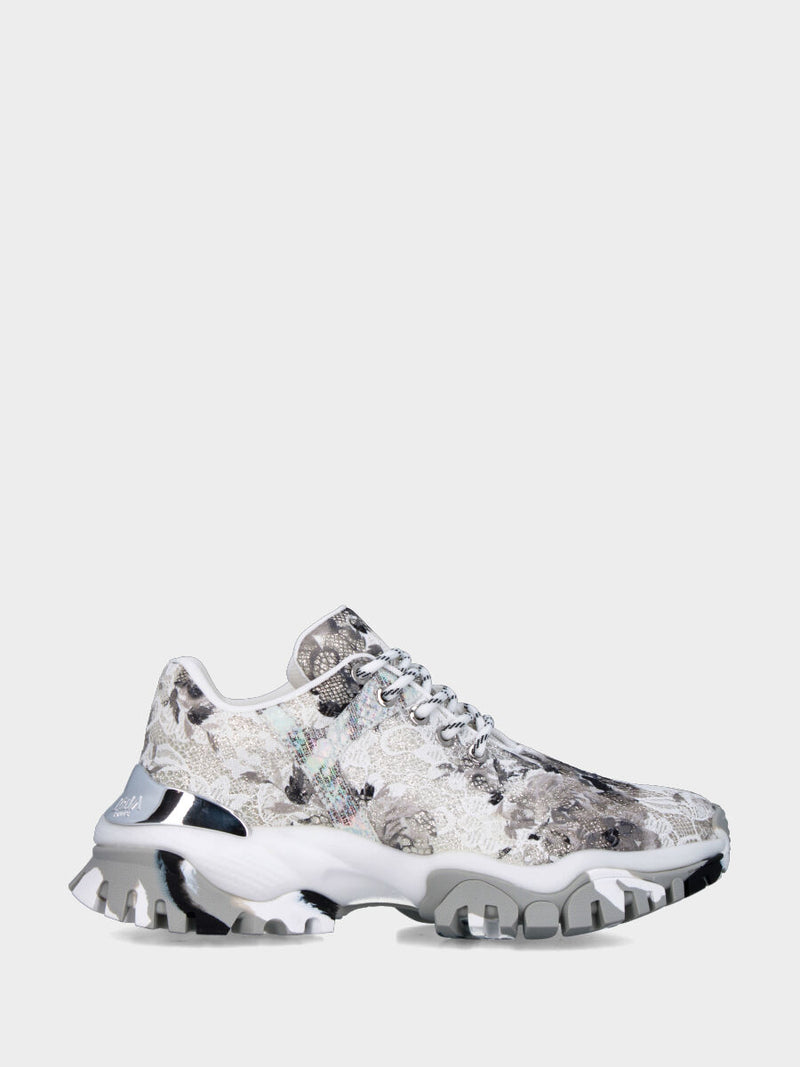 Sneaker in tessuto bianco con merletti e fondo in gomma