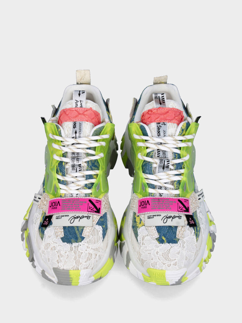 Sneaker in tessuto jeans con merletti e fondo in gomma