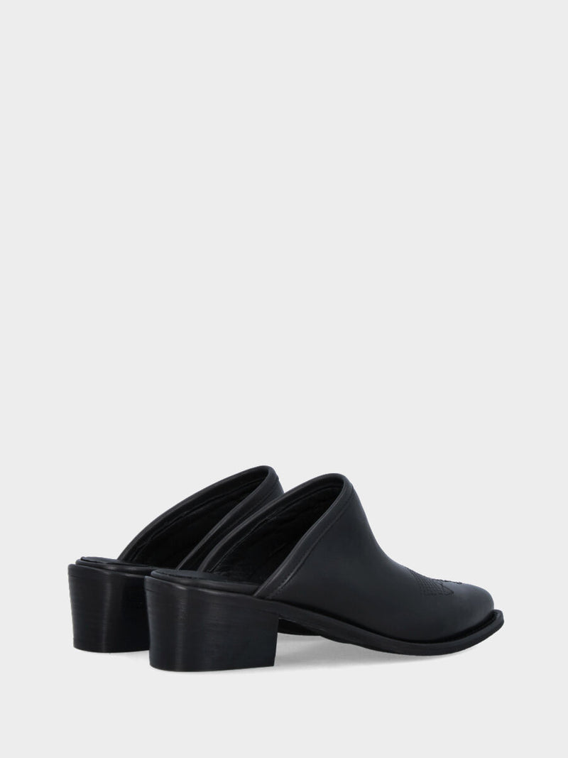 Sabot a camperos in vitello nero con ricamo in pianta