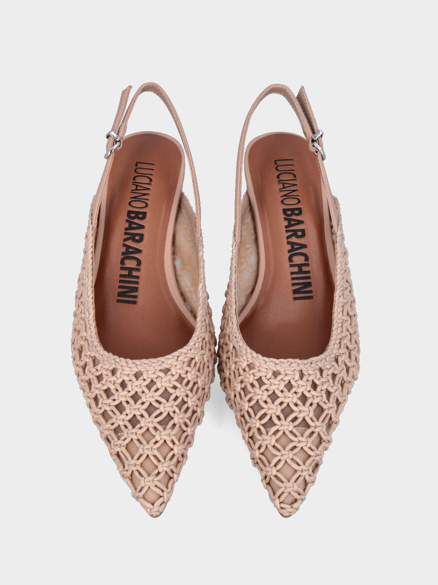 Slingback in tessuto beige con tacco a calice e tomaia in rete intrecciata