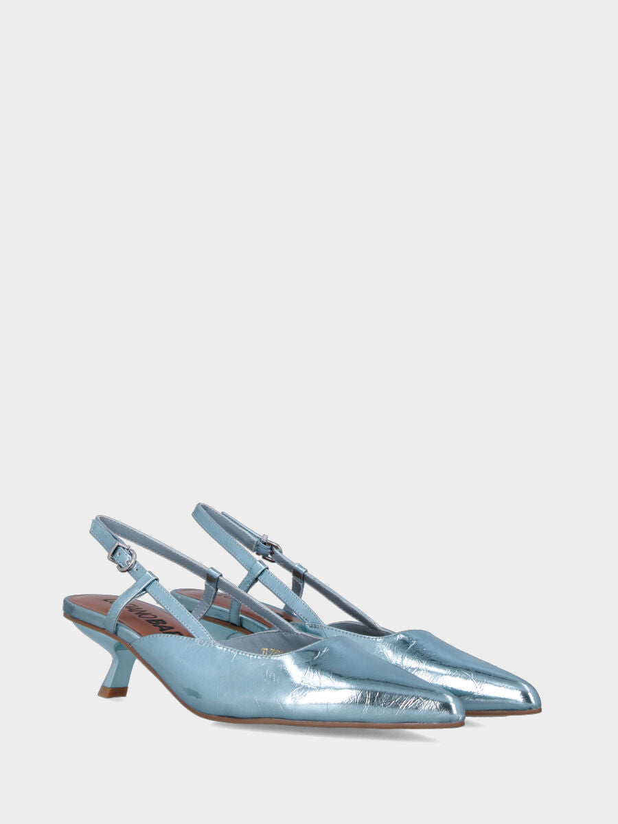 Slingback in laminato celeste con tacco a calice e listino avvolgente