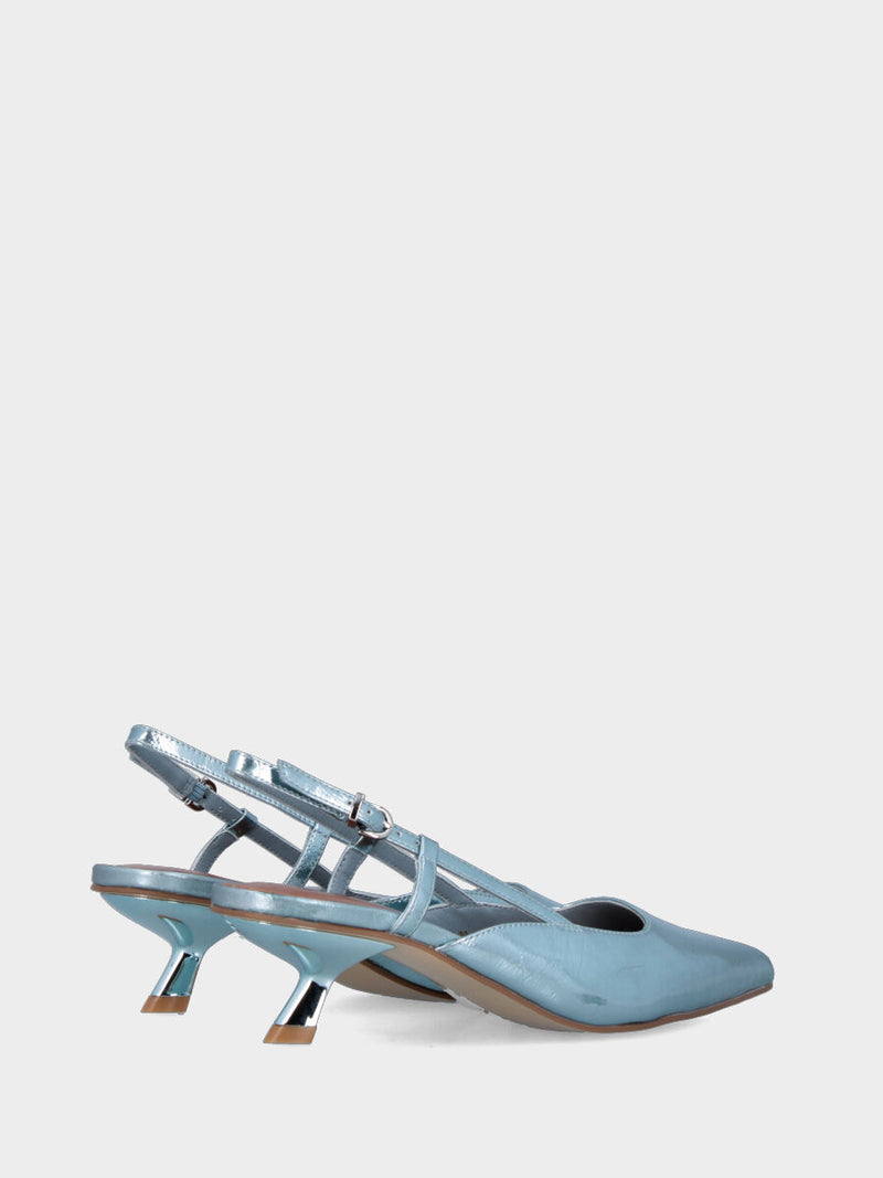 Slingback in laminato celeste con tacco a calice e listino avvolgente