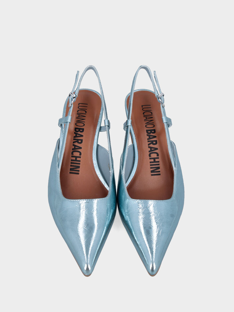 Slingback in laminato celeste con tacco a calice e listino avvolgente
