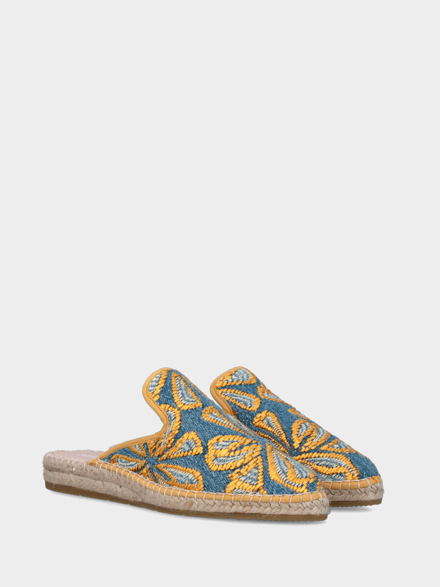 Sabot in tessuto jeans con ricami dorati e zeppa in corda