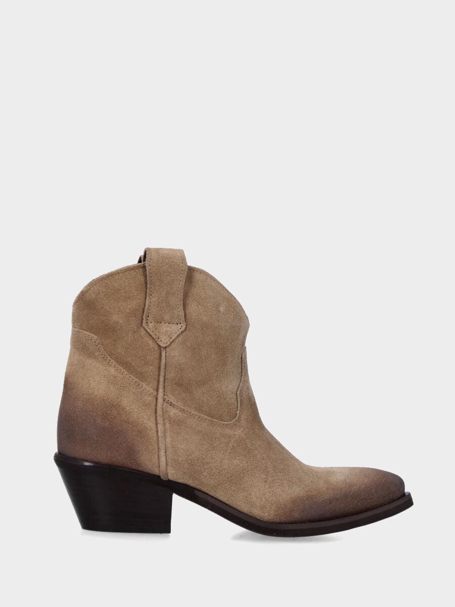 Stivaletto camperos in velour beige con punta sfilata e tacco 40 mm