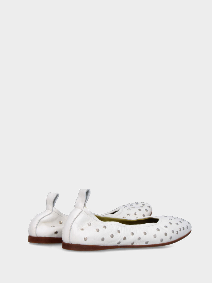 Ballerina in nappa bianco latte con elastico allo scollo e cucitura a sacchetto