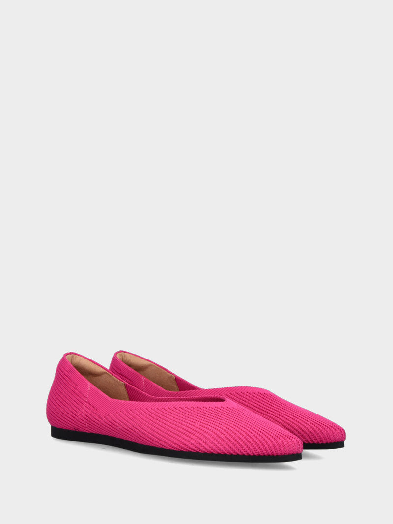 Ballerina in tessuto elasticizzato fucsia con scollo a V e punta sfilata