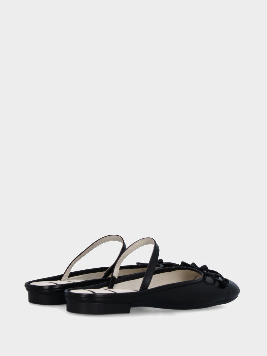 Sabot in nappa nera con cinturino e fiocchetto