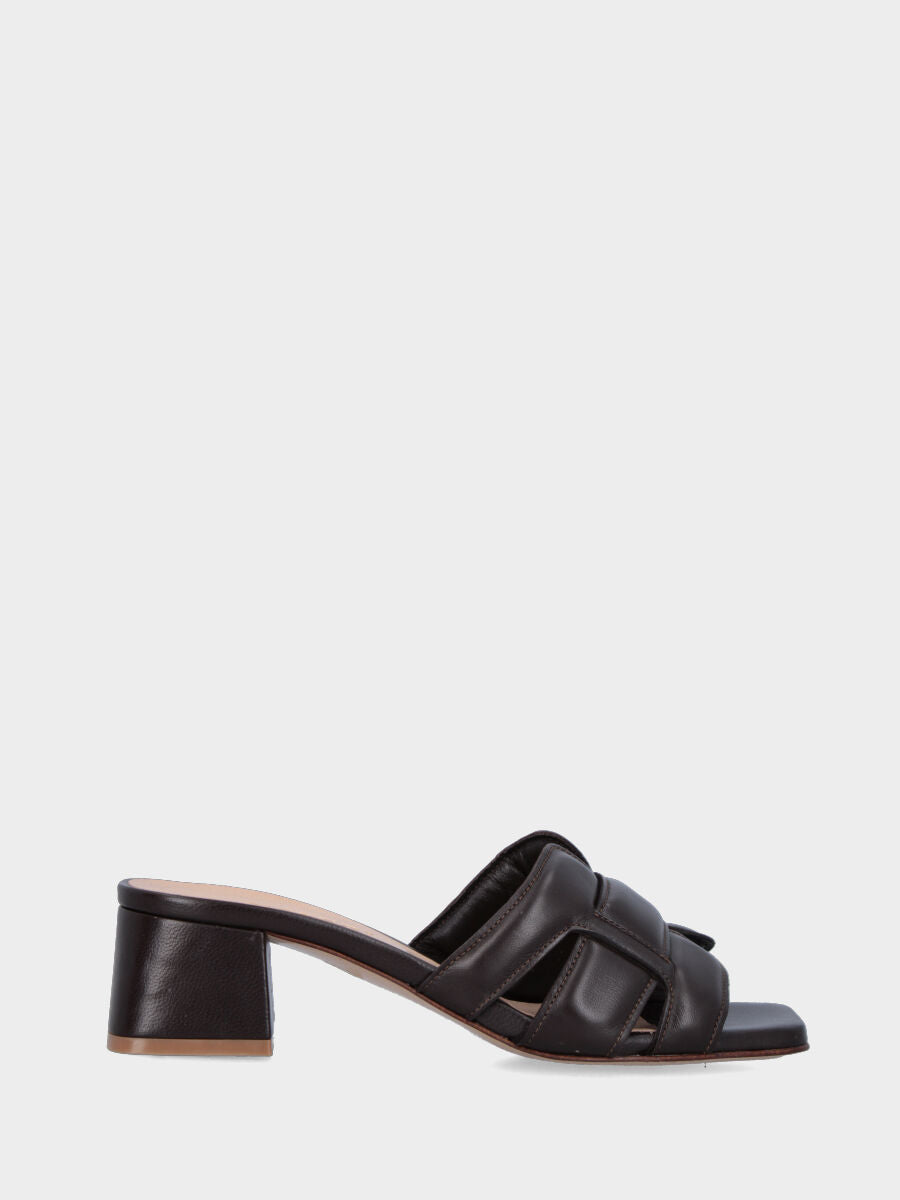 Mule en nappa marron foncé avec brides bombées et talon large