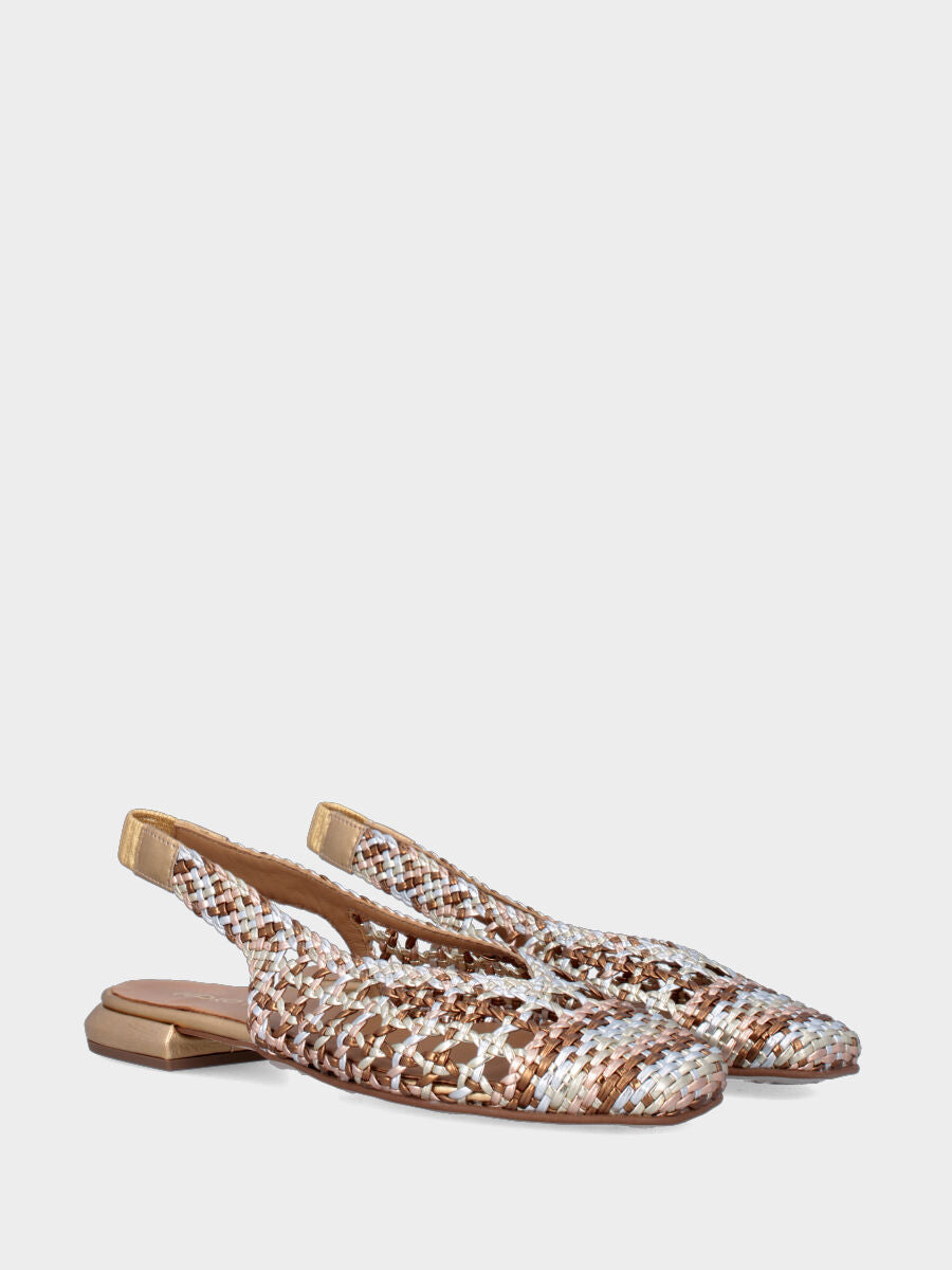 Slingback in laminato oro con tomaia multicolor intrecciata