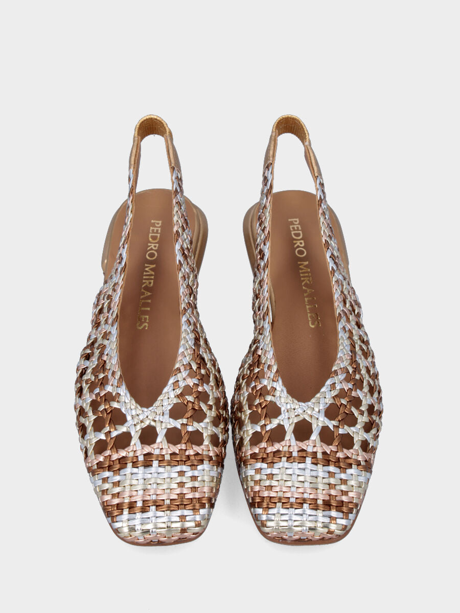 Slingback in laminato oro con tomaia multicolor intrecciata