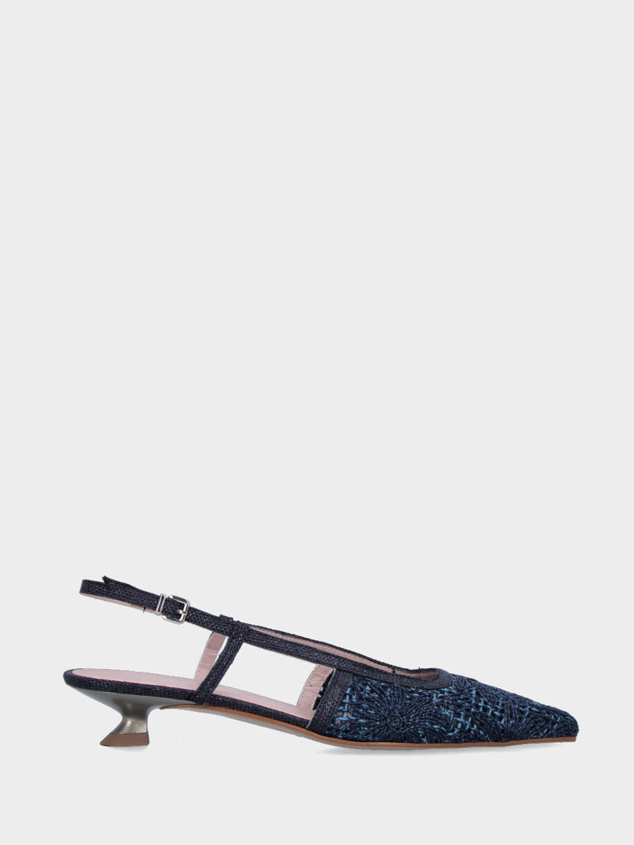 Slingback in rafia blu con ricami floreali e tacco rocchetto