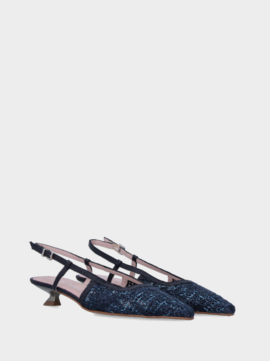 Slingback in rafia blu con ricami floreali e tacco rocchetto