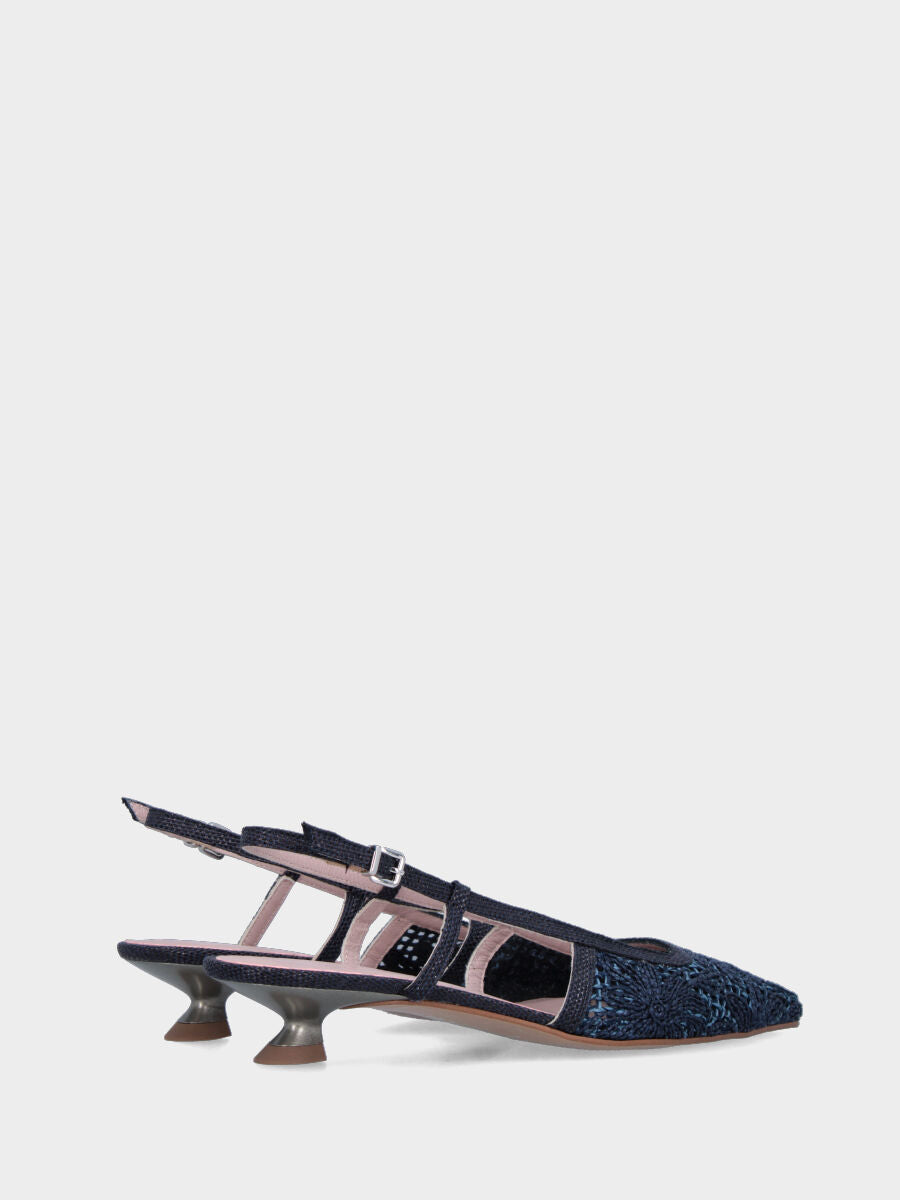 Slingback in rafia blu con ricami floreali e tacco rocchetto