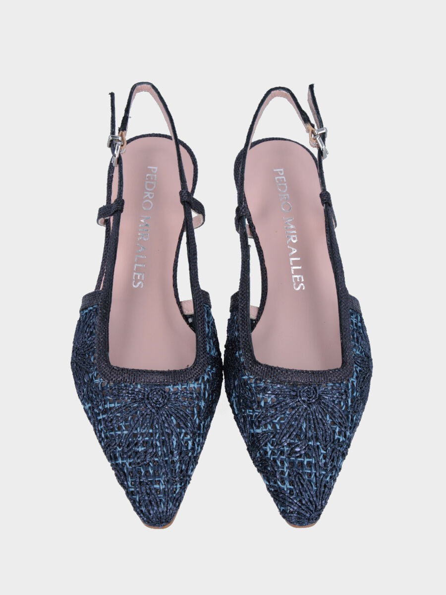 Slingback in rafia blu con ricami floreali e tacco rocchetto