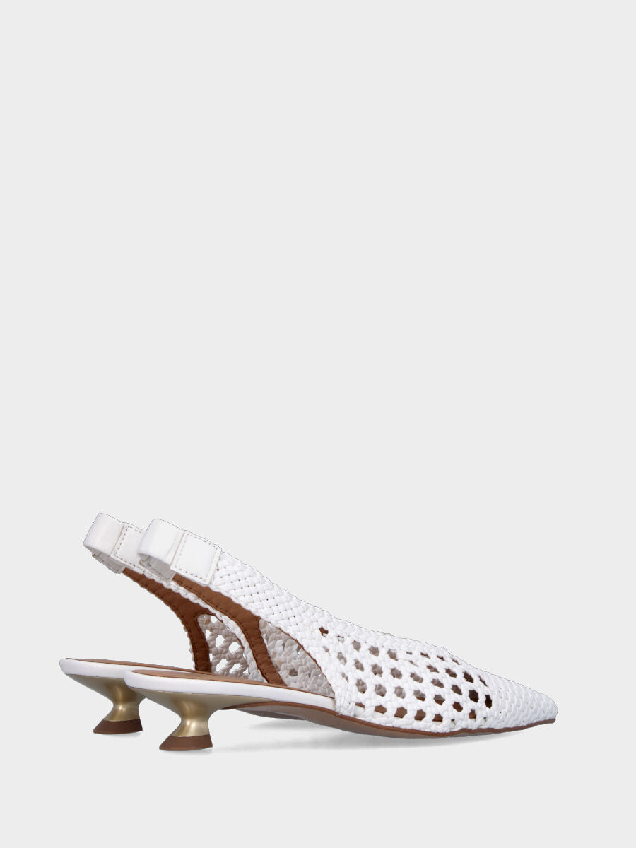 Slingback in nappa bianca con tomaia traforata e tacco rocchetto