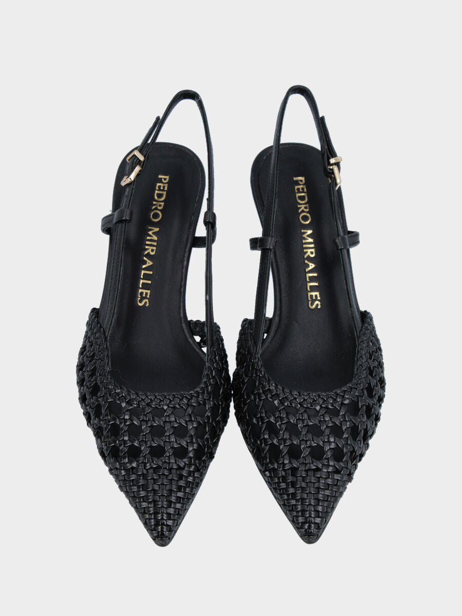 Slingback in nappa nera intrecciata e punta sfilata