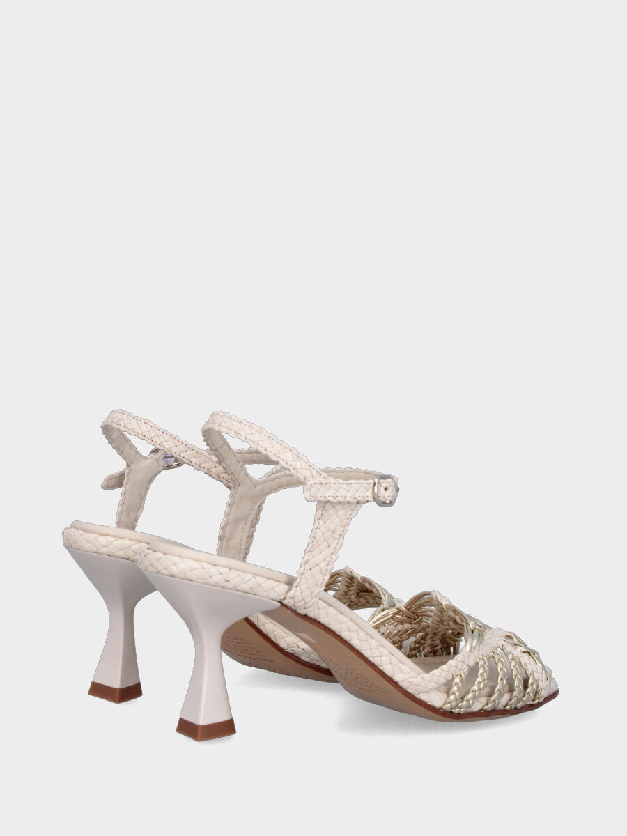 Sandalo in nappa bianco latte con listini intrecciati e tacco a calice