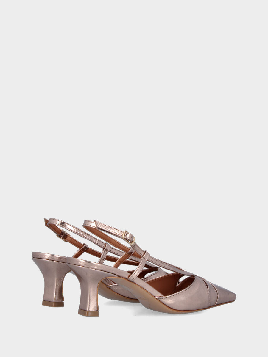 Slingback en laminé or avec découpes sur la plante et brides en Y