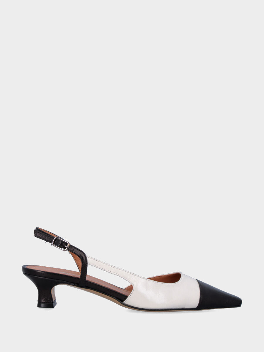 Slingback in nappa nera e bianco latte con cinturino asimmetrico