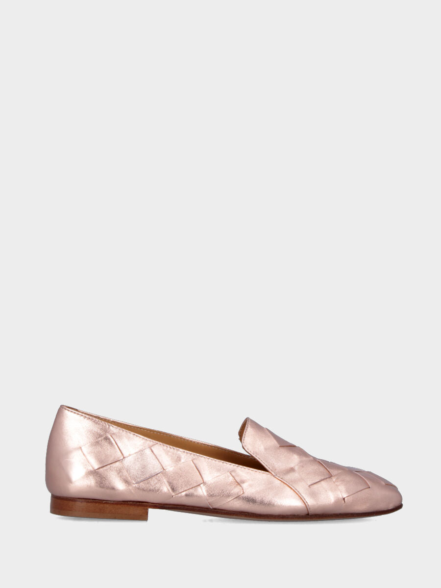 Pantofolina in laminato oro con intagli e intrecci