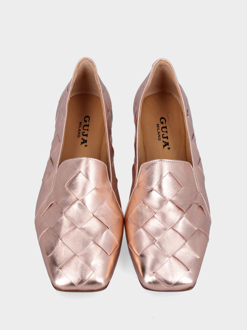 Pantofolina in laminato oro con intagli e intrecci