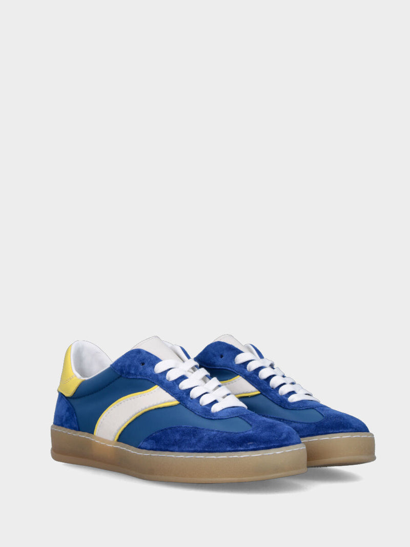 Sneaker multimateriale in tessuto tecno e velour azzurro con profilo giallo