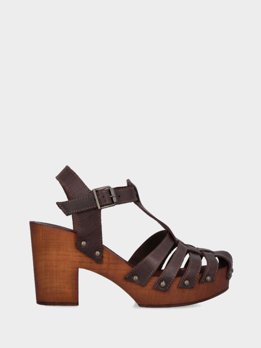 Zoccolo in vitello testa di moro con fascette chiodate