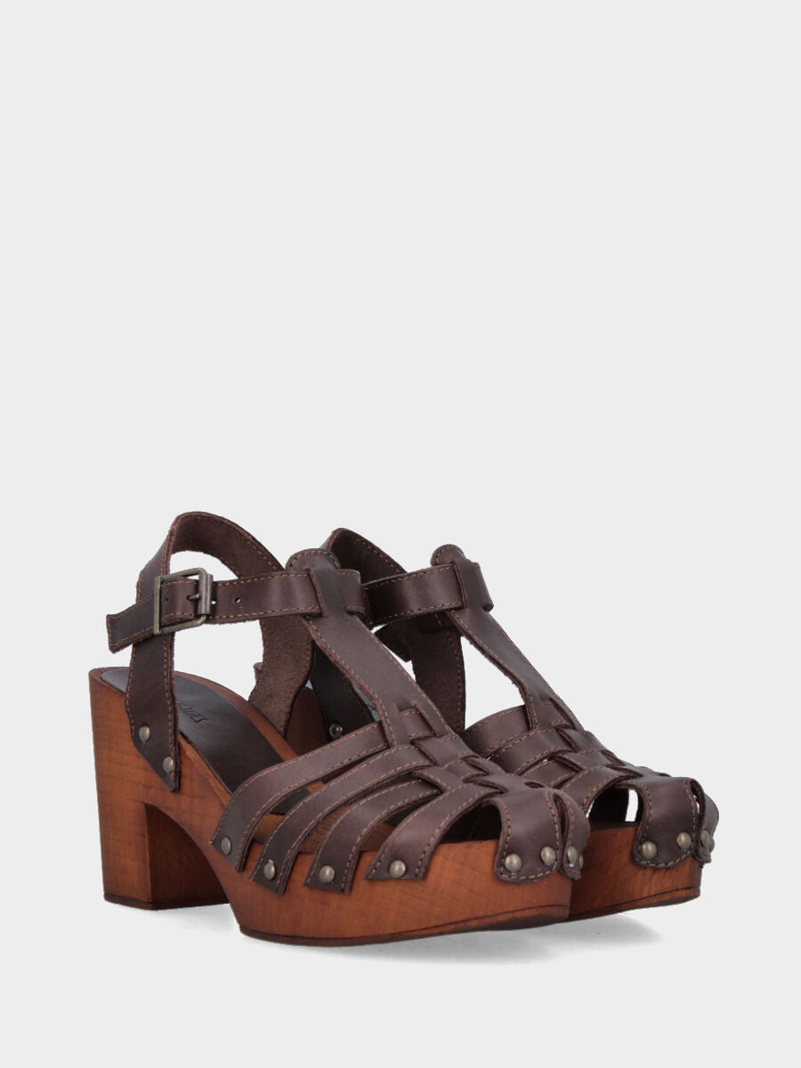 Zoccolo in vitello testa di moro con fascette chiodate