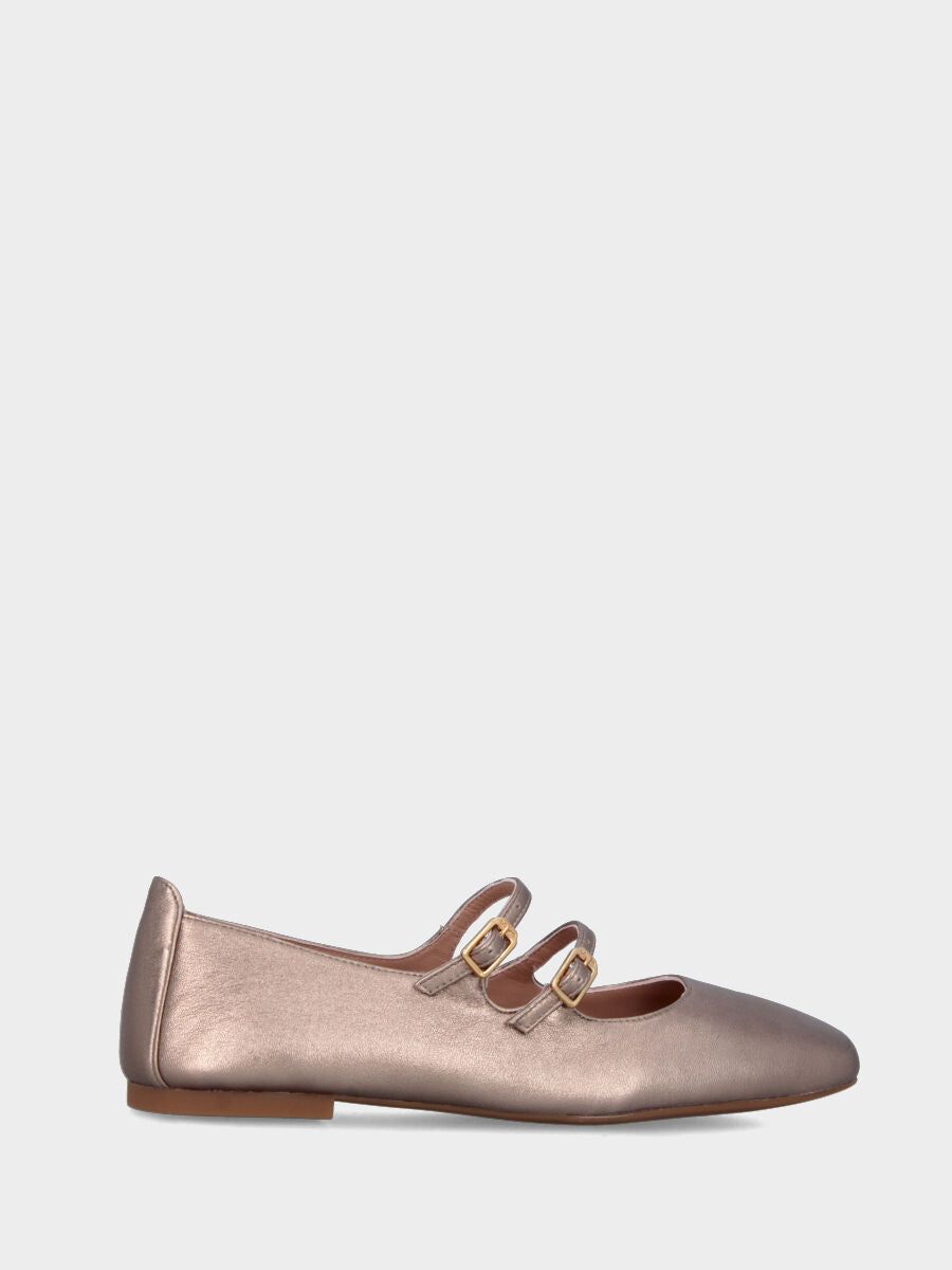 Ballerina in laminato beige con cinturini sul collo e punta quadrata