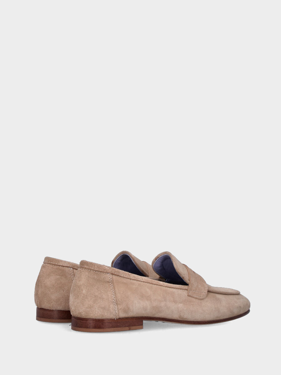 Mocassino in camoscio beige con vaschetta ripiegata