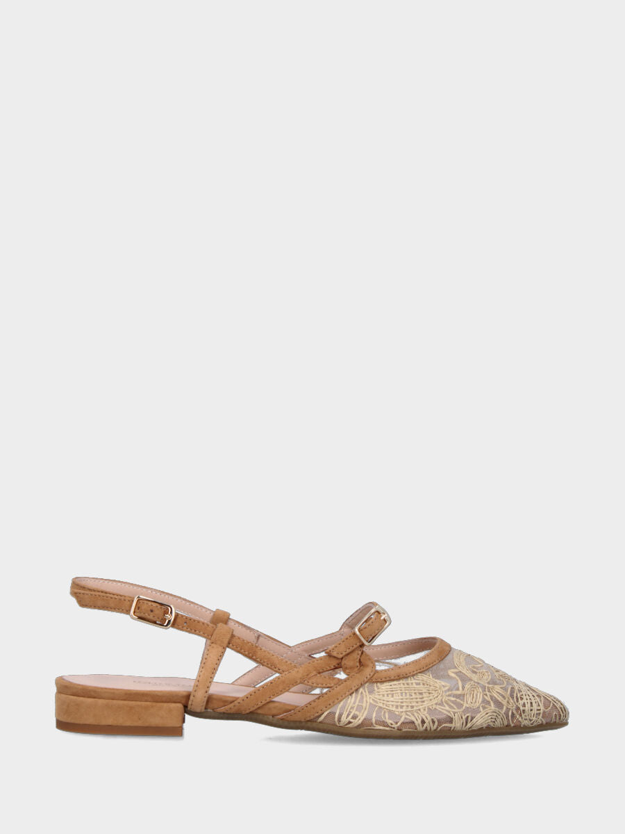 Slingback in camoscio beige con ricamo su zanzariera e tacco basso