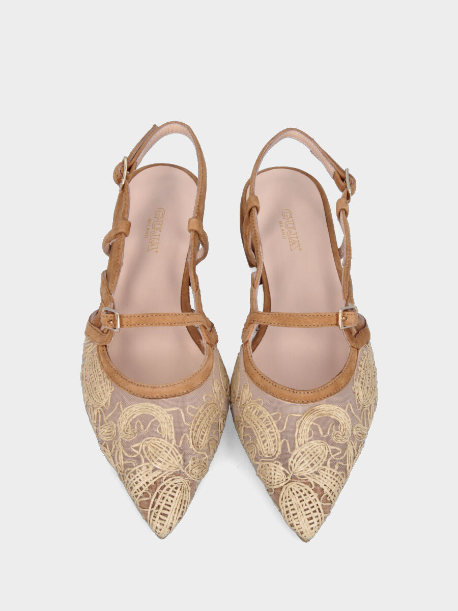Slingback in camoscio beige con ricamo su zanzariera e tacco basso